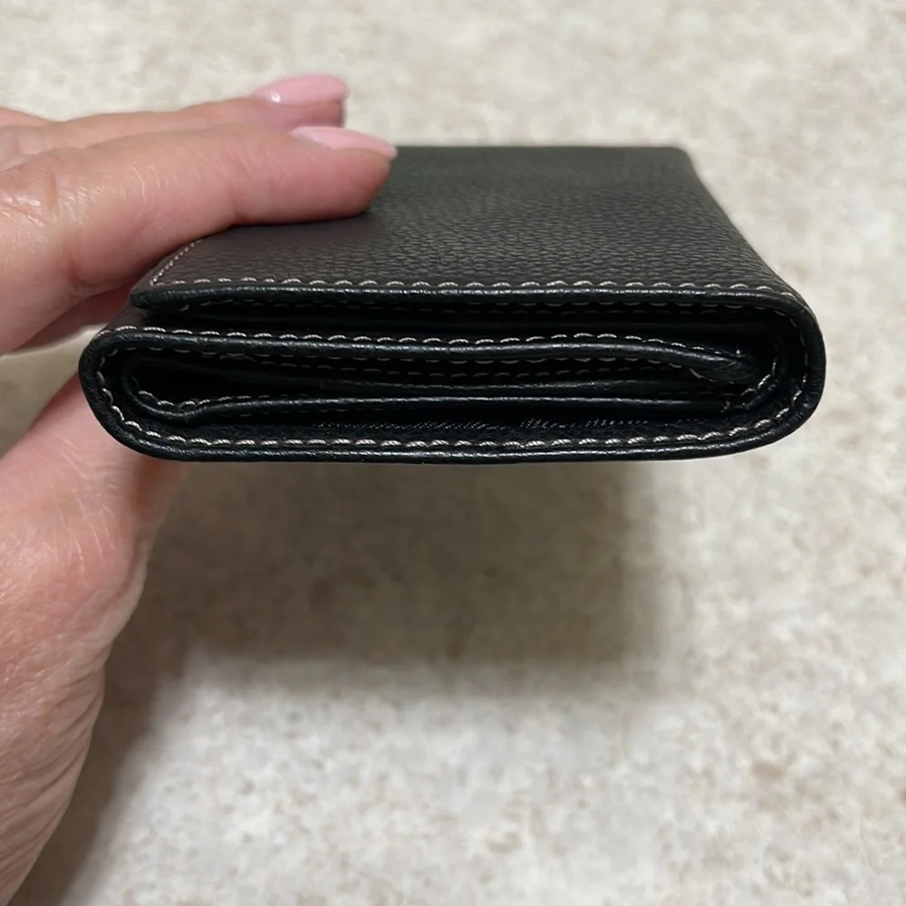 BNWOT DESIGNER BLACK PEBBLE SOFT LEATHER TRI-FOLD WALLET